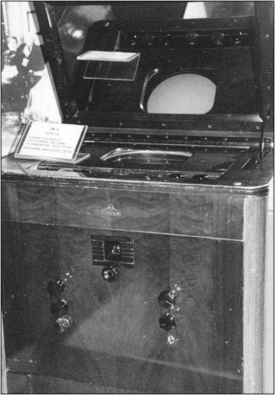 The RCA receiver as it appears in the Moscow museum.